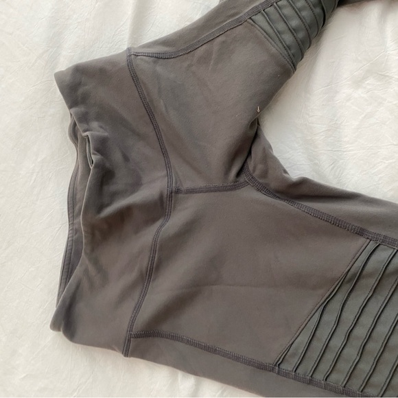 ALO YOGA Gray Women's Moto Leggings high waist 7/8 S - Picture 6 of 6